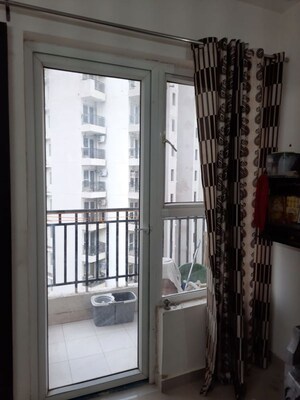Room in 2 BHK Apartment at Mapsko Paradise, Sector 83 – for Rent