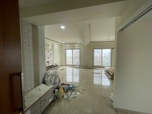 Room in 4 BHK Apartment at Shapoorji Pallonji BKC 28, Bandra East – for Rent
