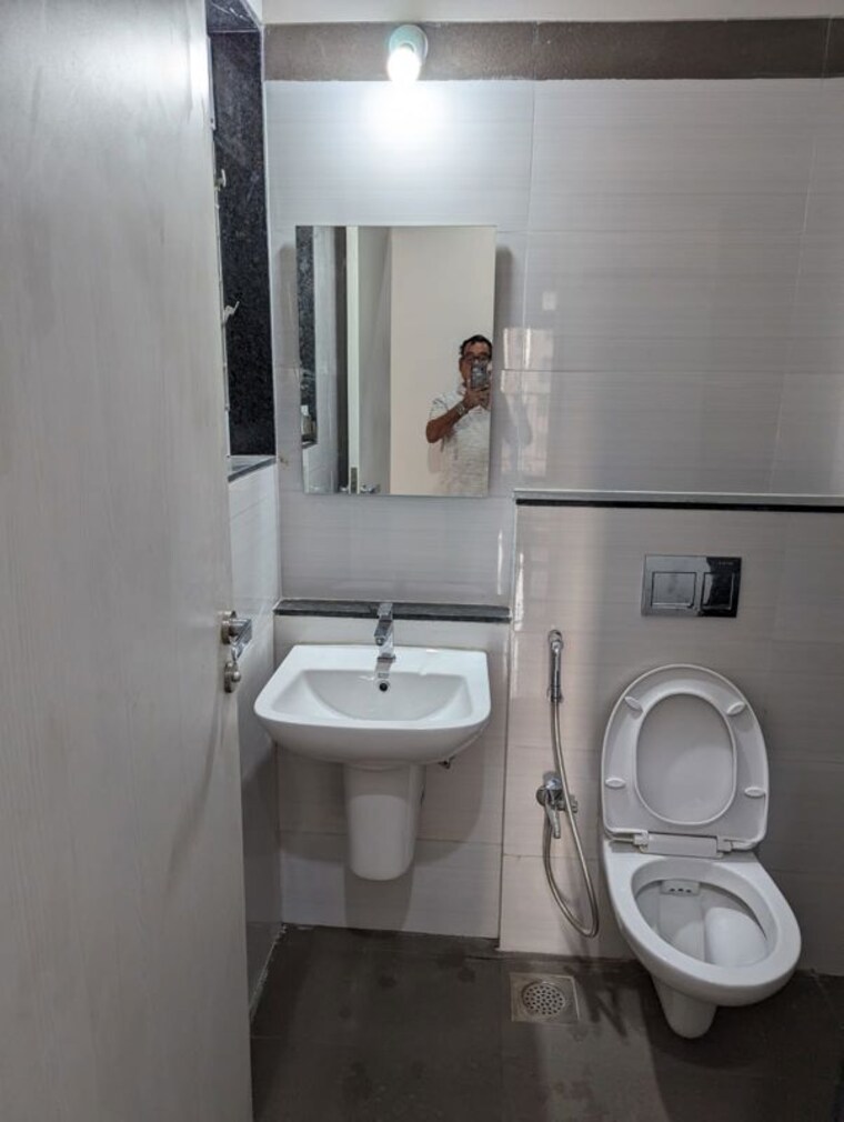 Bathroom, rustomjee-azziano-wing-i 2 Bedroom 647 Sq.Ft. Apartment In Thane West Thane 10744389
