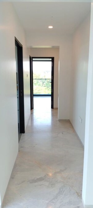 Room in 4 BHK Apartment at Raheja Park West, Santacruz West – for Sale