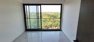 Room in 4 BHK Apartment at Raheja Park West, Santacruz West – for Sale