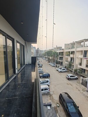 Parking in 4 BHK Builder Floor at Auram Floor, South City 2 – for Sale