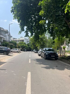 Parking in 4 BHK Builder Floor at Golf Course Extension – for Sale