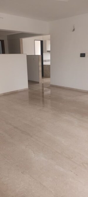 Room in 4 BHK Apartment at Bhosale Serenade, Bhosale Nagar – for Rent