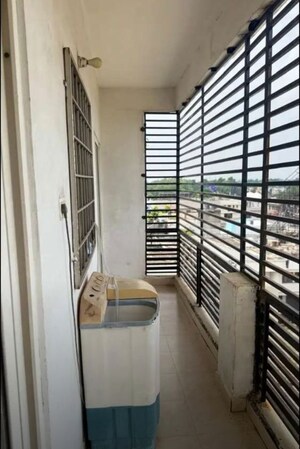 Staircase in 3 BHK Apartment at Rohtas Pandit House, Hazratganj – for Rent