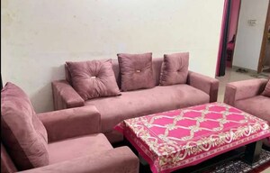 Bedroom in 3 BHK Apartment at Rohtas Pandit House, Hazratganj – for Rent