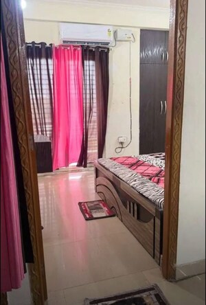 Bedroom in 3 BHK Apartment at Rohtas Pandit House, Hazratganj – for Rent