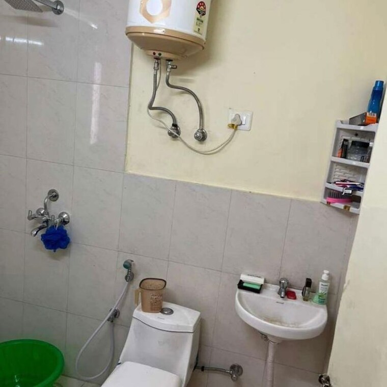 Bathroom, dlf-ultima-phase-ii 3 Bedroom 1880 Sq.Ft. Apartment In Sector 81 Gurgaon 10744543