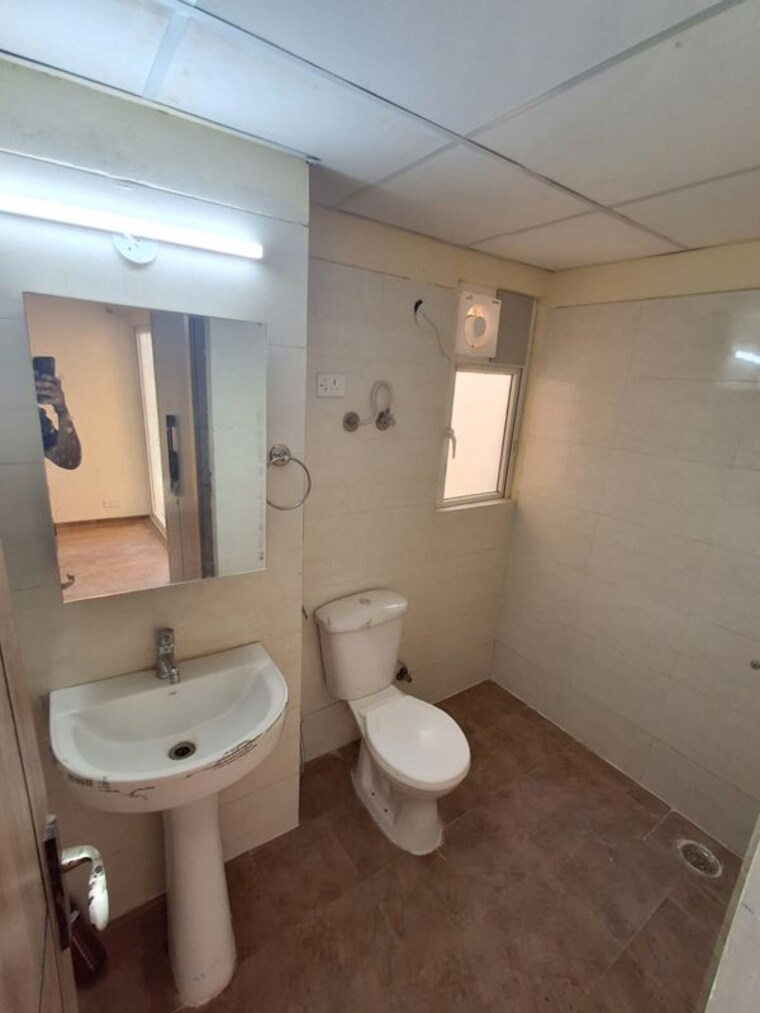 Bathroom, amrapali-verona-heights-phase-ii 3 Bedroom 1655 Sq.Ft. Apartment In Amrapali Leisure Valley Greater Noida 10744555