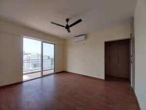 Room in 3.5 BHK Apartment at Godrej Golf Link Villas, Sector 27 Yamuna Expressway – for Sale