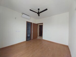 Room in 3.5 BHK Apartment at Godrej Golf Link Villas, Sector 27 Yamuna Expressway – for Sale