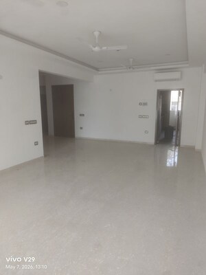 Room in 4 BHK Apartment at DLF The Crest, Sector 54 – for Rent