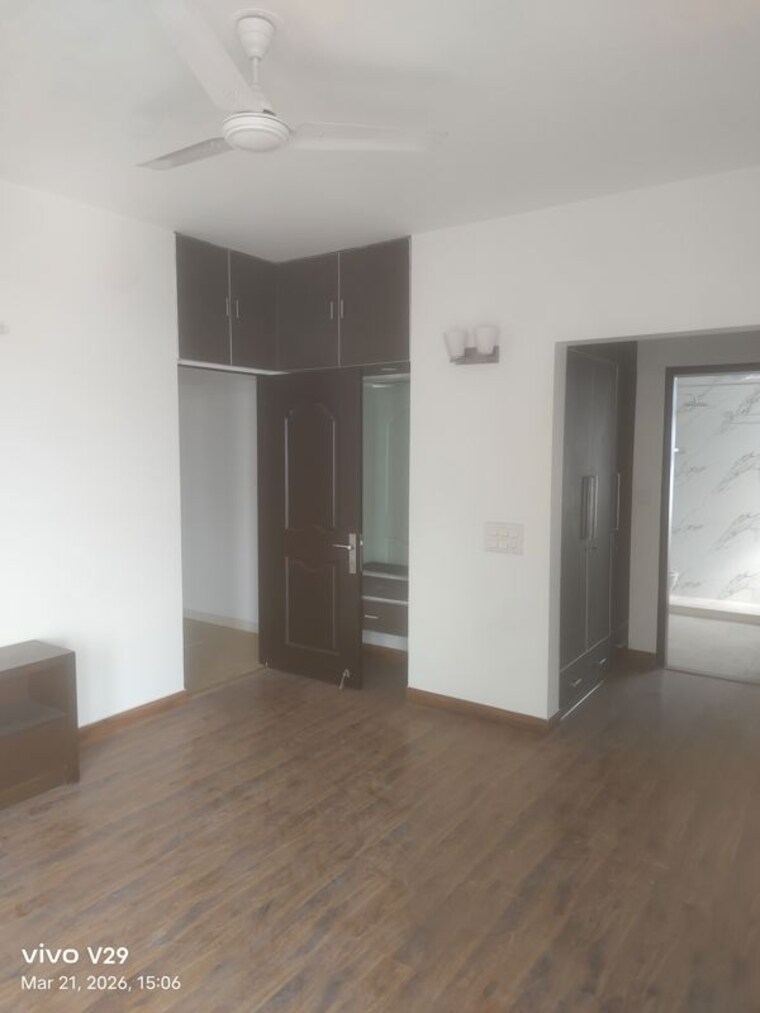 Room, paras-quartier 4 Bedroom 6000 Sq.Ft. Apartment In Gwal Pahari Gurgaon 10744588