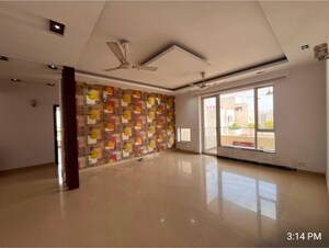 Room in 3 BHK Apartment at Emaar The Palm Springs, Sector 54 – for Rent