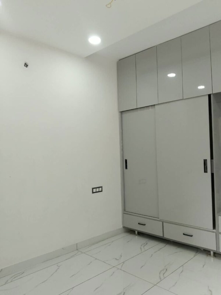 Room, dhakoli 3 Bedroom 122 Sq.Yd. Builder Floor In Dhakoli Zirakpur 10744630