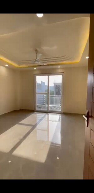 Room in 2 BHK Builder Floor at Puri Kohinoor, Sector 89 – for Rent