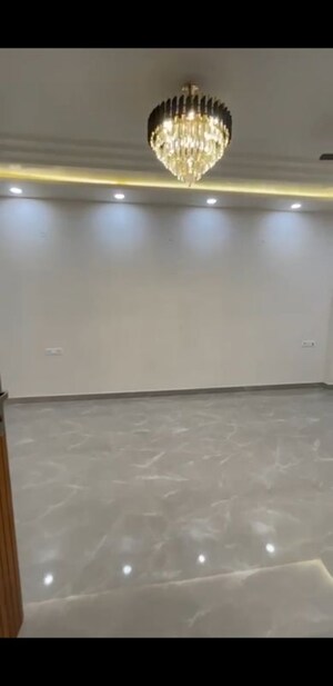 Room in 2 BHK Builder Floor at Puri Kohinoor, Sector 89 – for Rent