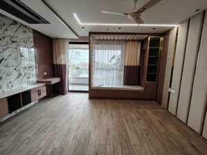 Room in 4 BHK Apartment at Pranava One Hyderabad, Somajiguda – for Rent