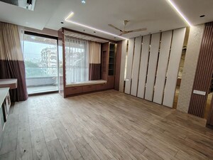Room in 4 BHK Apartment at Pranava One Hyderabad, Somajiguda – for Rent