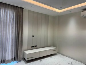 Bedroom in 3 BHK Builder Floor at BPTP Amstoria, Sector 102 – for Sale