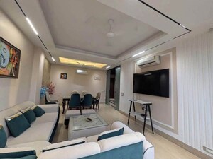 Team Area in 3 BHK Builder Floor at BPTP Amstoria, Sector 102 – for Sale