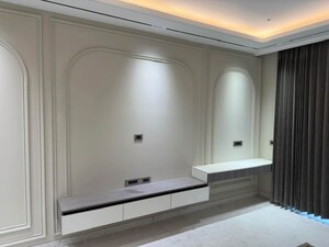 Room in 3 BHK Builder Floor at BPTP Amstoria, Sector 102 – for Sale