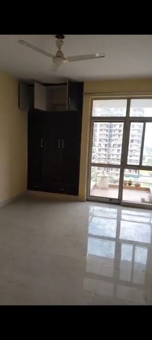 Room in 3 BHK Apartment at Piyush Heights, Sector 89 – for Rent