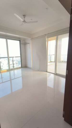 Room in 3 BHK Apartment at Vision Crest, Dadar West – for Rent