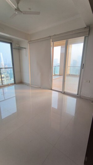 Room in 3 BHK Apartment at Vision Crest, Dadar West – for Rent