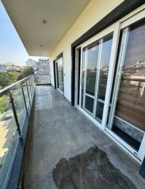 Balcony in 3 BHK Builder Floor at BPTP Amstoria, Sector 102 – for Sale