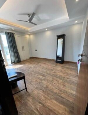 Bedroom in 3 BHK Builder Floor at BPTP Amstoria, Sector 102 – for Sale