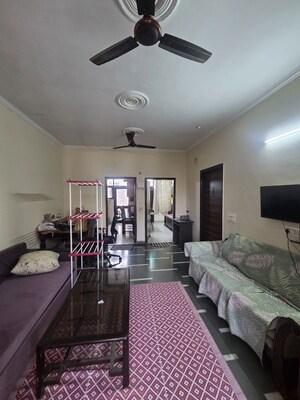Living Room in 3 BHK Builder Floor at Sector 47 – for Rent