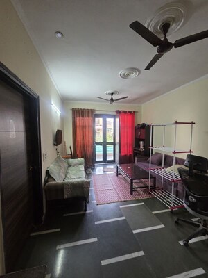 Living Room in 3 BHK Builder Floor at Sector 47 – for Rent