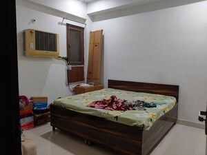Bedroom in 2 BHK Builder Floor at Dlf Phase iv – for Rent