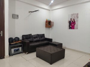 Living Room in 2 BHK Builder Floor at Dlf Phase iv – for Rent