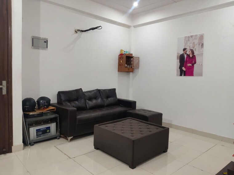 Living Room, dlf phase iv 2 Bedroom 180 Sq.Yd. Builder Floor In Dlf Phase iv Gurgaon 10744885