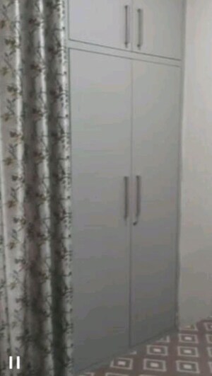 Room in 3 BHK Apartment at Hazratganj – for Rent