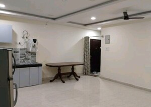 Room in 3 BHK Apartment at Hazratganj – for Rent