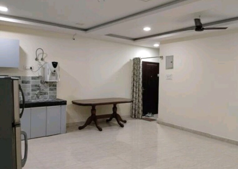 Room, hazratganj 3 Bedroom 1650 Sq.Ft. Apartment In Hazratganj Lucknow 10744888