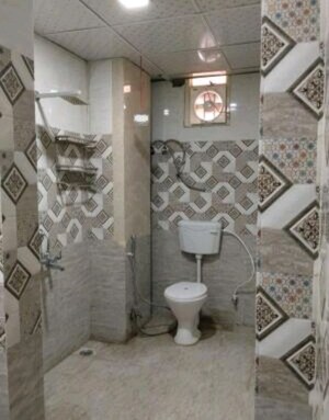 Bathroom in 3 BHK Apartment at Hazratganj – for Rent