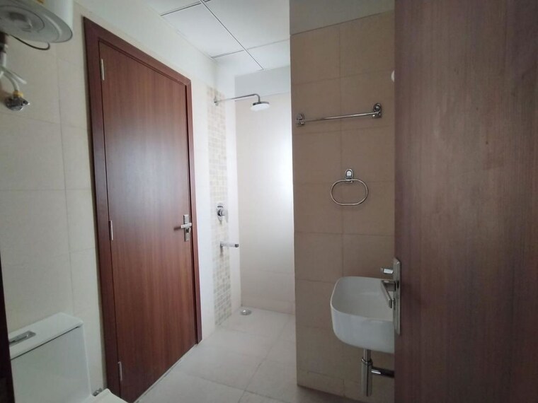 Bathroom, central-park-flower-valley 3 Bedroom 1230 Sq.Ft. Independent House In Sohna Sector 33 Gurgaon 10744878