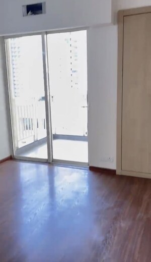 Room in 2.5 BHK Apartment at M3M Marina, Sector 68 – for Rent