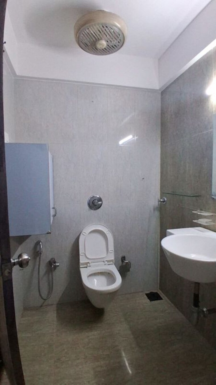 Bathroom, atul-blue-mountains 2 Bedroom 800 Sq.Ft. Apartment In Malad East Mumbai 10744832