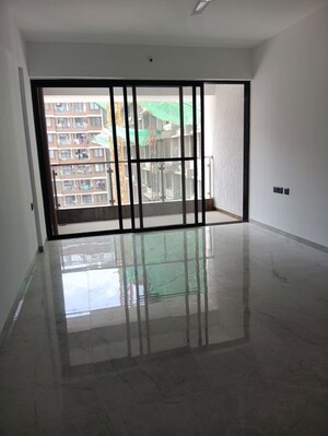 Room in 2.5 BHK Apartment at Mantra Mirari, Koregaon Park – for Rent
