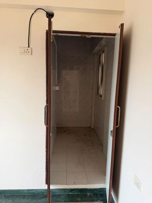 Furnished Amenities in 2 BHK Apartment at Hiranandani Meadows, Manpada – for Rent