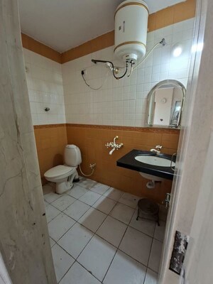 Bathroom in 4 BHK Apartment at Manikchand Malabar, Lulla Nagar – for Rent