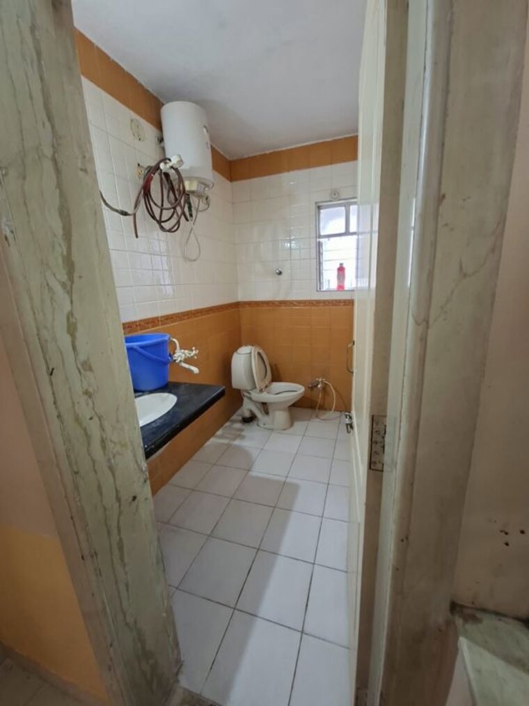 Bathroom, manikchand-malabar 4 Bedroom 1600 Sq.Ft. Apartment In Lulla Nagar Pune 10744965
