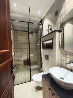 Bathroom in 3.5 BHK Builder Floor at Central Park Flower Valley, Sohna Sector 33 – for Rent