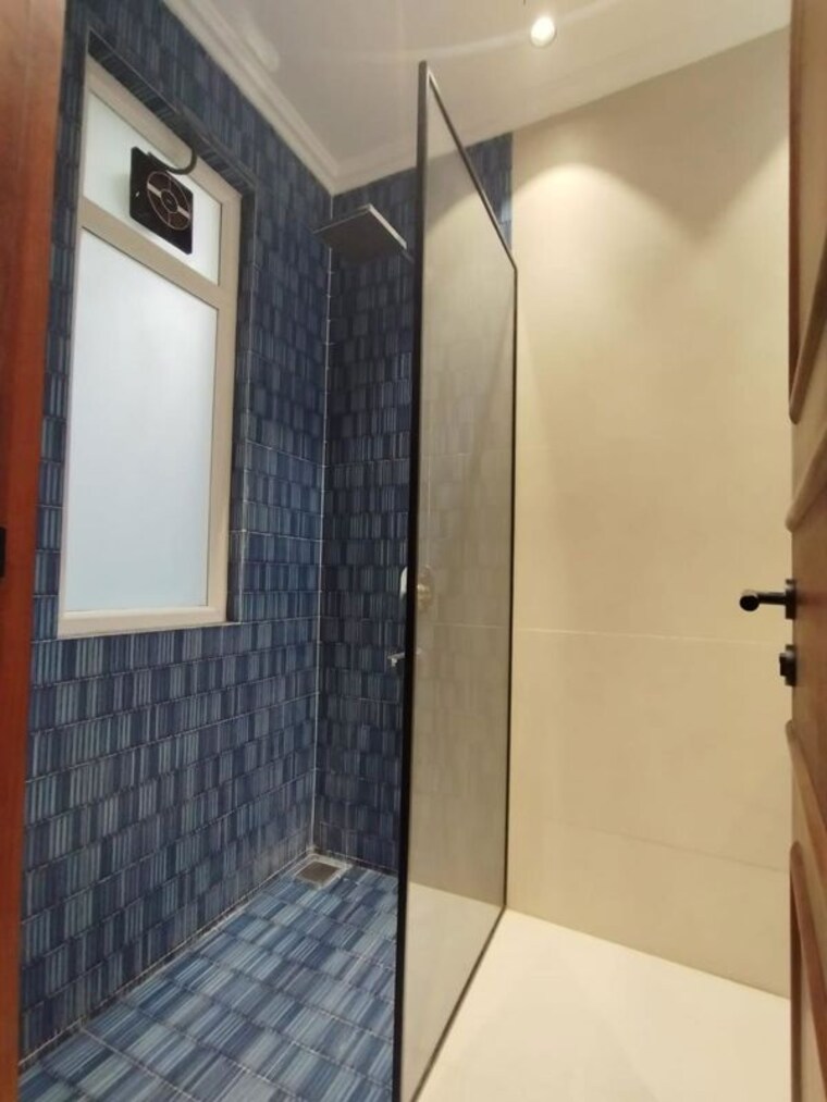 Bathroom, central-park-flower-valley 3.5 Bedroom 1800 Sq.Ft. Builder Floor In Sohna Sector 33 Gurgaon 10744972