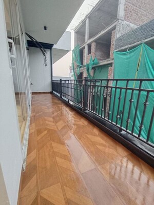 Balcony in 3.5 BHK Builder Floor at Central Park Flower Valley, Sohna Sector 33 – for Rent